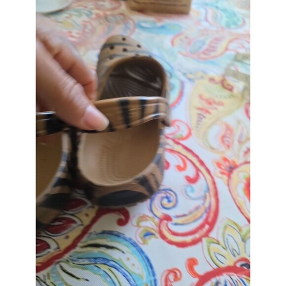 Crocs Classic Mens Size 12 Animal Print Clog Comfort Slip Resistant - Picture 4 of 8